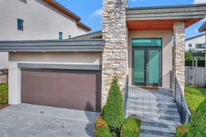 10355 NW 77th St, Doral, FL 33178, Sold 02/06/24