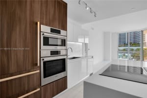 851 NE 1st Ave #907, Miami, FL 33130, Sold 02/09/24