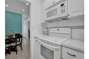 17001 NE 13th Ave APT 310, Miami, FL 33162, Sold 02/09/24