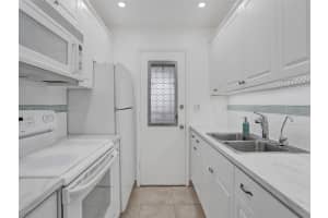 17001 NE 13th Ave APT 310, Miami, FL 33162, Sold 02/09/24