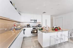 88 SW 7th St Apt 3704, Miami, FL 33130, Sold 09/30/24