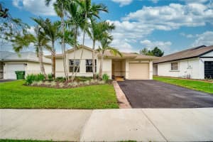 10040 SW 12th St, Pembroke Pines, FL 33025, Sold 01/19/24