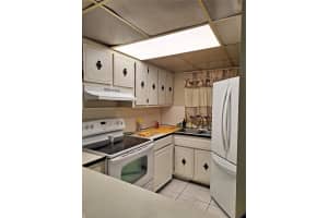1750 W 46th St APT 327, Hialeah, FL 33012, Sold 04/11/24