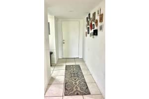 10253 NW 9th St Cir Apt 204-6, Miami, FL 33172, Sold 12/06/24