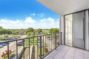 1000 Parkview Dr APT 501, Hallandale Beach, FL 33009, Sold 08/29/24