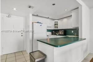 345 Ocean Dr APT 421, Miami Beach, FL 33139, Sold 03/19/24