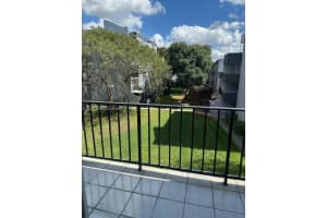 8821 W Flagler St APT 307, Miami, FL 33174, Sold 08/02/24