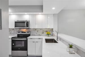 18840 NW 57th Ave APT 201, Hialeah, FL 33015, Sold 02/06/24