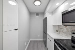 18840 NW 57th Ave APT 201, Hialeah, FL 33015, Sold 02/06/24