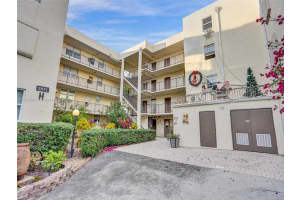 2871 Somerset Dr APT 216, Lauderdale Lakes, FL 33311, Sold 07/05/24