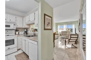 4706 NW 36th St APT 607, Lauderdale Lakes, FL 33319, Sold 03/20/24