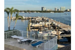 2700 NE 135th St APT 12, North Miami, FL 33181, Sold 07/19/24
