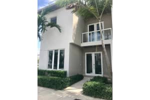 10464 NW 66th St, Doral, FL 33178, Sold 04/03/24