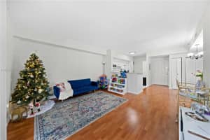 5077 NW 7th St APT 810, Miami, FL 33126, Sold 03/28/24
