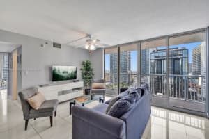 1200 Brickell Bay Dr APT 1823, Miami, FL 33131, Sold 09/10/24