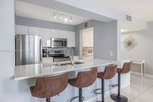 1200 Brickell Bay Dr APT 1823, Miami, FL 33131, Sold 09/10/24