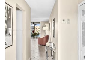 1024 SE 4th Ave APT 304, Dania Beach, FL 33004, Sold 03/28/24