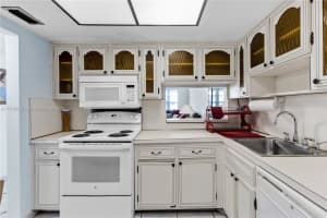 18555 NE 14th Ave APT 520, Miami, FL 33179, Sold 05/31/24