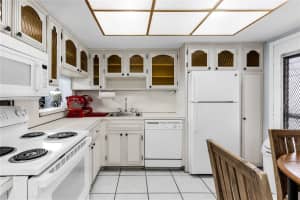 18555 NE 14th Ave APT 520, Miami, FL 33179, Sold 05/31/24