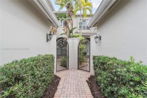 836 Spinnaker Dr E, Hollywood, FL 33019, Sold 09/03/24