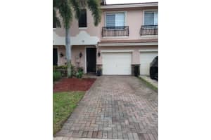 293 Las Brisas Cir, Weston, FL 33326, Sold 03/04/24