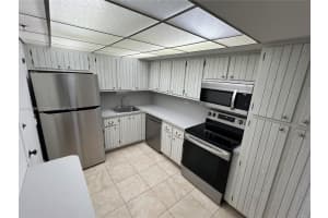 6039 Collins Ave APT 1727, Miami Beach, FL 33140, Sold 04/01/24