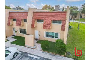 2 Meacham Ln, Tamarac, FL 33319, Sold 04/19/24