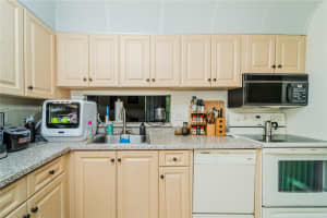 5130 Las Verdes Cir APT 305, Delray Beach, FL 33484, Sold 02/16/24