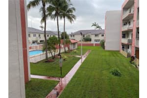 8425 NW 8th St APT 202, Miami, FL 33126, Sold 04/26/24