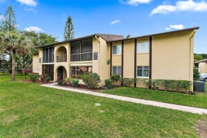 310 Pine Ridge Cir b 1, Greenacres, FL 33463, Sold 03/08/24