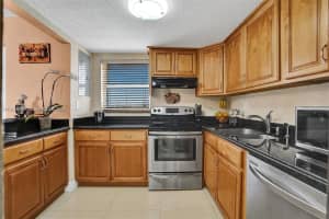 9170 Fontainebleau Blvd APT 401, Miami, FL 33172, Sold 01/12/24