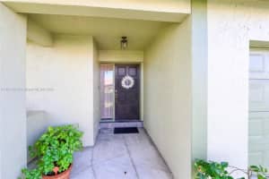 5241 King Arthur Ave, Davie, FL 33331, Sold 03/15/24