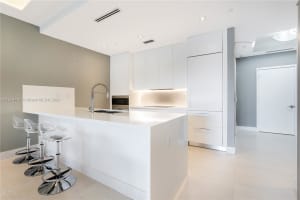801 South Pointe Dr APT 202, Miami Beach, FL 33139, Sold 04/19/24