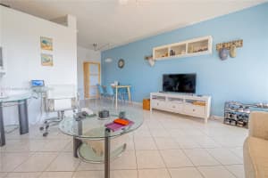 1050 SW 11th St #17l, Hallandale Beach, FL 33009, Sold 04/11/24