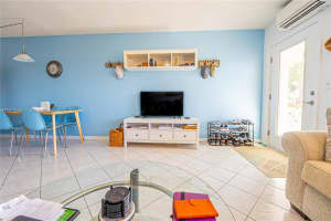 1050 SW 11th St #17l, Hallandale Beach, FL 33009, Sold 04/11/24