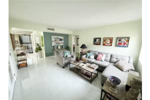 8625 NW 8th St APT 418, Miami, FL 33126, Sold 04/15/24