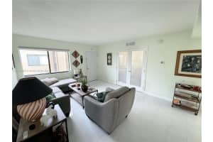 8625 NW 8th St APT 418, Miami, FL 33126, Sold 04/15/24