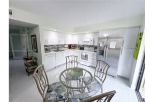 8625 NW 8th St APT 418, Miami, FL 33126, Sold 04/15/24