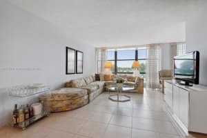 1000 Parkview Dr APT 423, Hallandale Beach, FL 33009, Sold 07/23/25