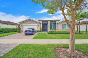 10450 Ranchette Dr, Cooper City, FL 33328, Sold 04/03/24