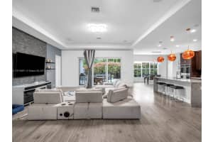 10450 Ranchette Dr, Cooper City, FL 33328, Sold 04/03/24