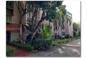 8511 NW 8th St APT 106, Miami, FL 33126, Sold 04/12/24
