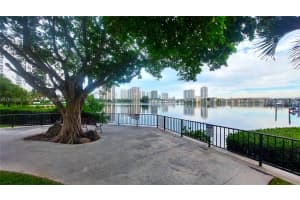 2780 Ne 183rd St 502, Aventura