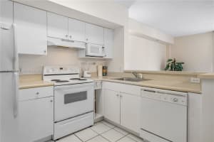 5077 NW 7th St APT 1116, Miami, FL 33126, Sold 03/04/24