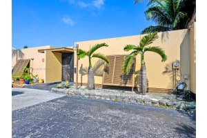 15913 Kingsmoor Way, Miami Lakes, FL 33014, Sold 03/05/24