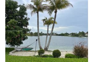 6860 Winged Foot Dr, Hialeah, FL 33015, Sold 12/20/24