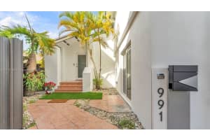 991 NW 106th Ave Cir, Miami, FL 33172, Sold 06/03/24