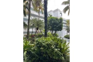 8251 NW 8th St APT 412, Miami, FL 33126, Sold 03/11/24