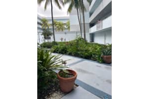 8251 NW 8th St APT 412, Miami, FL 33126, Sold 03/11/24
