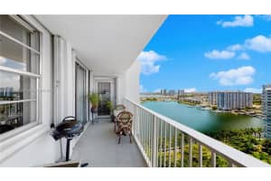 2851 NE 183rd St APT 2206E, Aventura, FL 33160, Sold 12/08/24